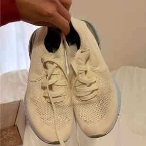 Nike Epic React Flyknit Running Shoes – Cream / Off-White